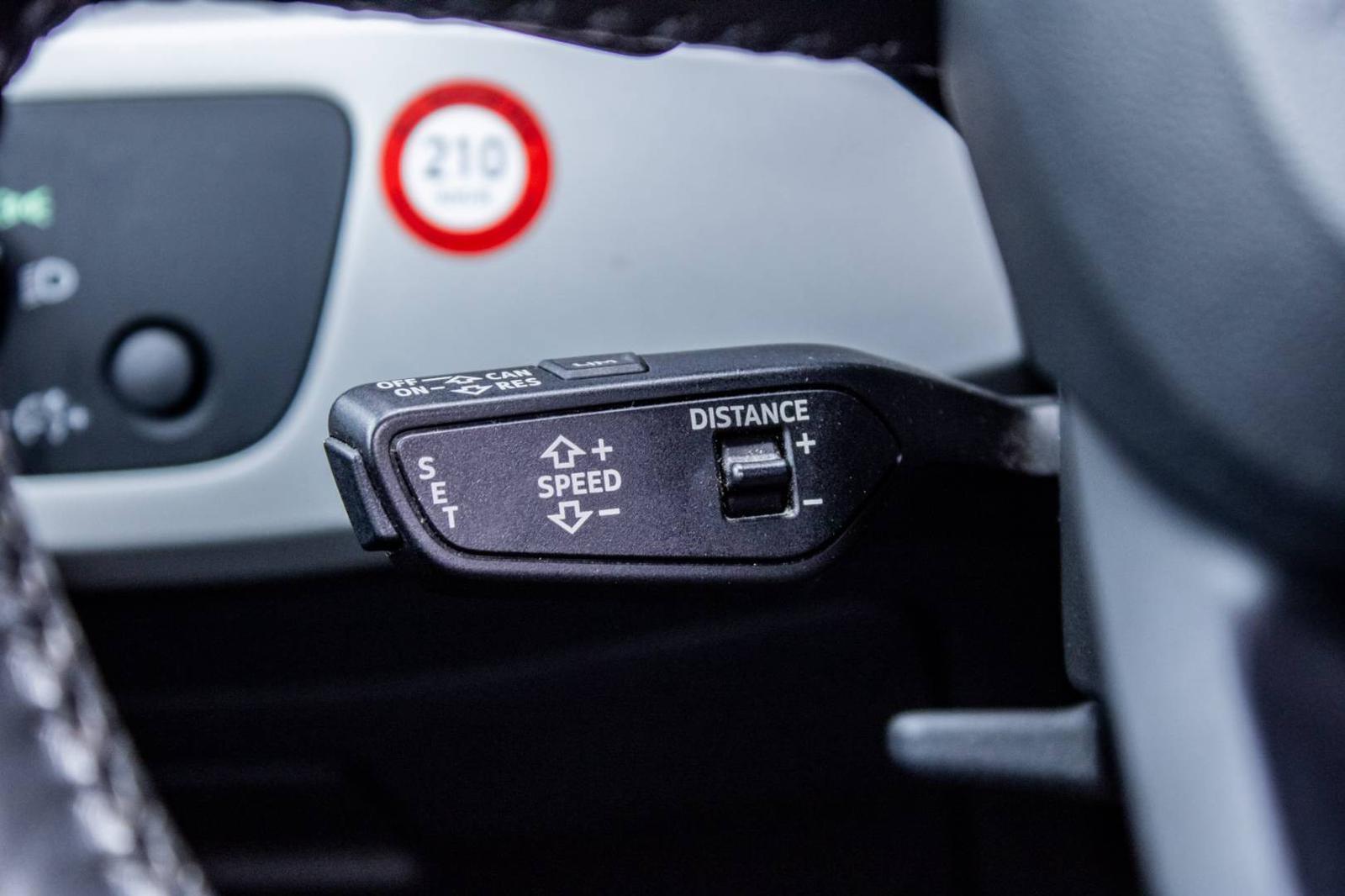 Audi A4 Avant 2.0 TDI S tronic / AJ NA SPLÁTKY