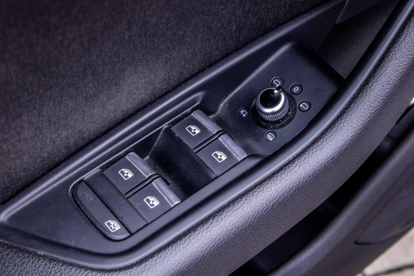 Audi A4 Avant 2.0 TDI S tronic / AJ NA SPLÁTKY