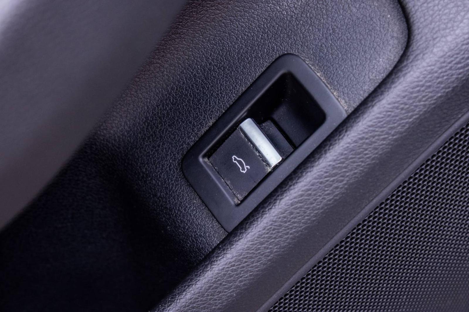 Audi A4 Avant 2.0 TDI S tronic / AJ NA SPLÁTKY