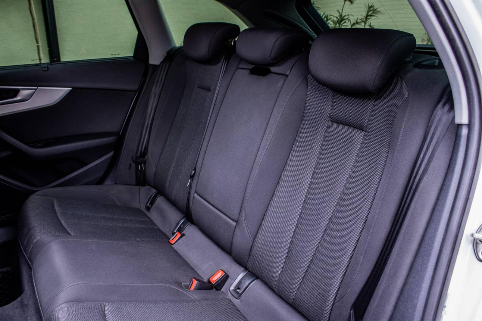 Audi A4 Avant 2.0 TDI S tronic / AJ NA SPLÁTKY