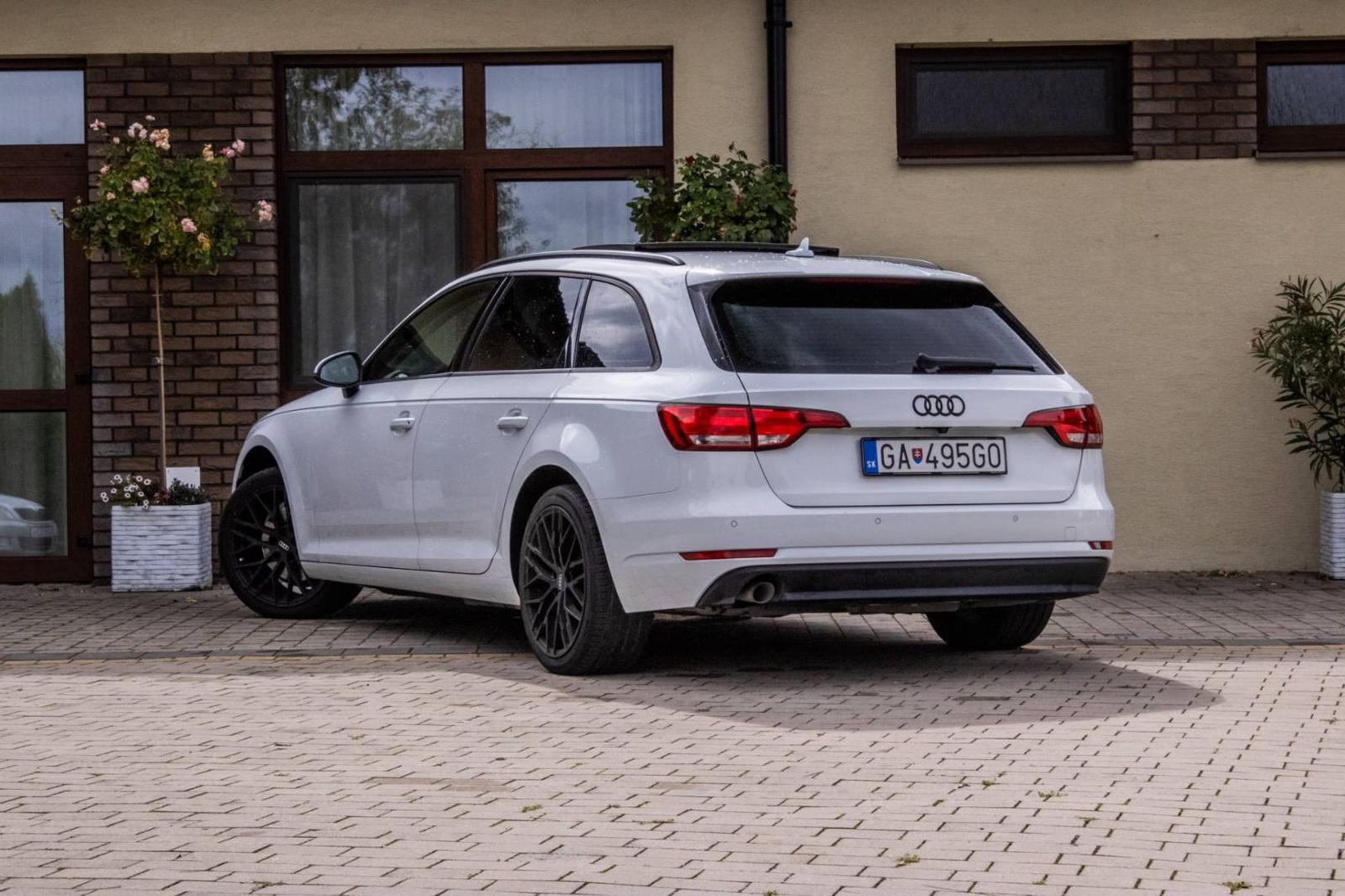 Audi A4 Avant 2.0 TDI S tronic / AJ NA SPLÁTKY