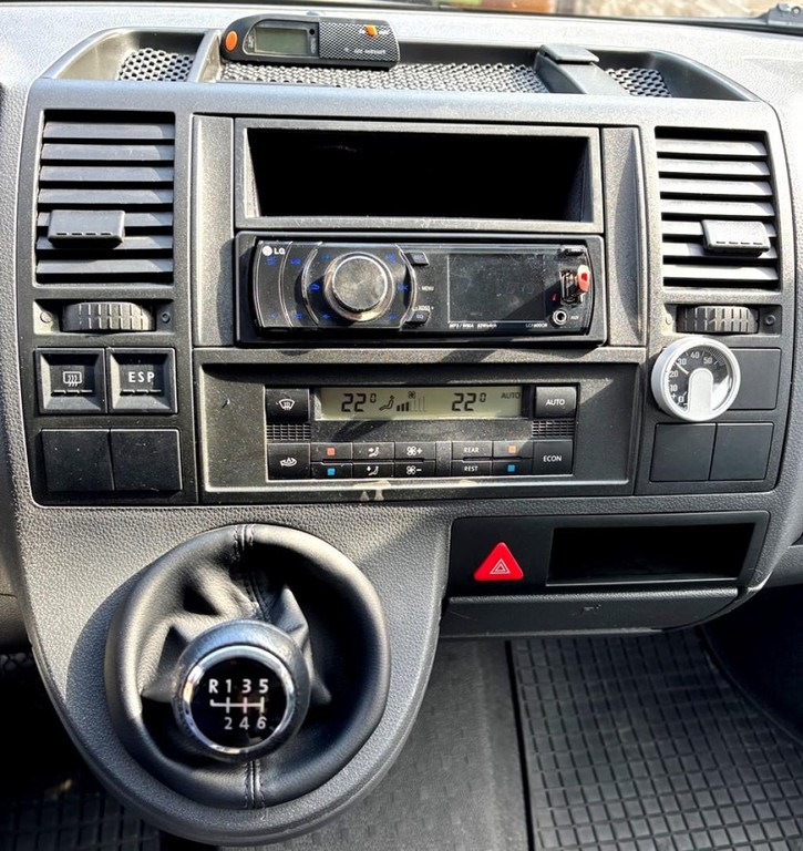 Volkswagen T5 Caravelle 2.5 TDi M6