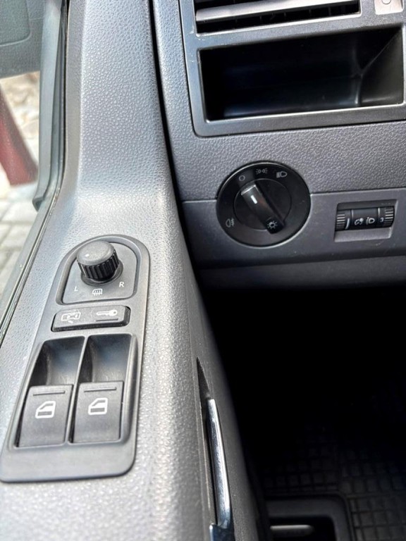 Volkswagen T5 Caravelle 2.5 TDi M6