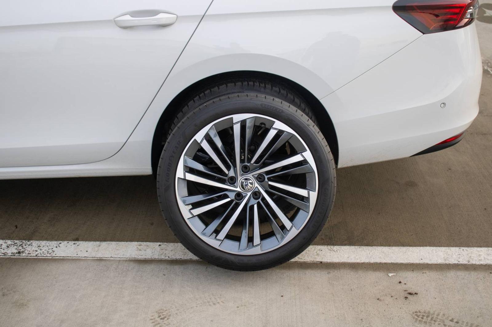 Škoda Superb 2.0 TDI SCR L&K DSG