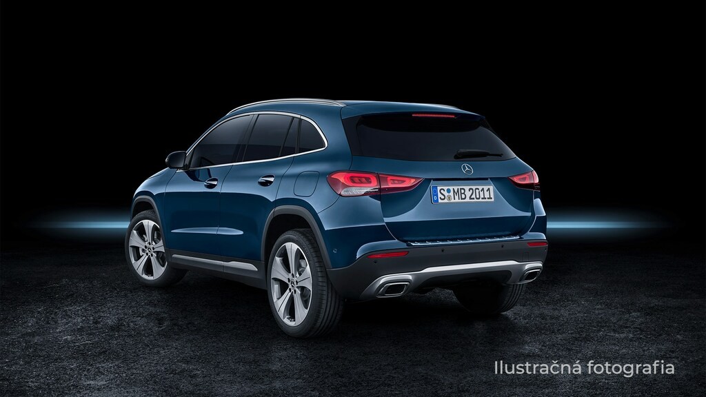 MERCEDES-BENZ GLA 180