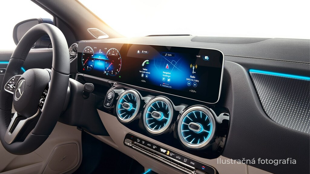 MERCEDES-BENZ GLA 180
