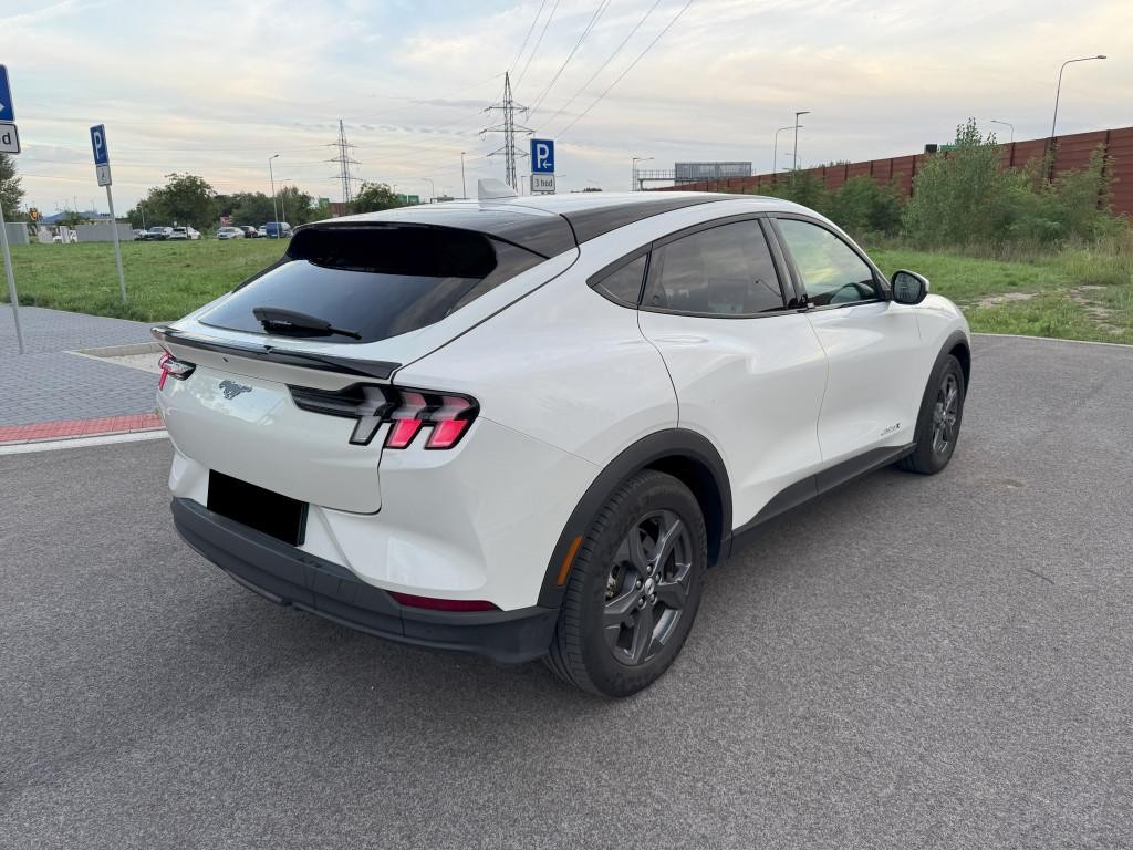 Ford Mustang Mach-E RWD 221kw 98.7kwh v zaruke