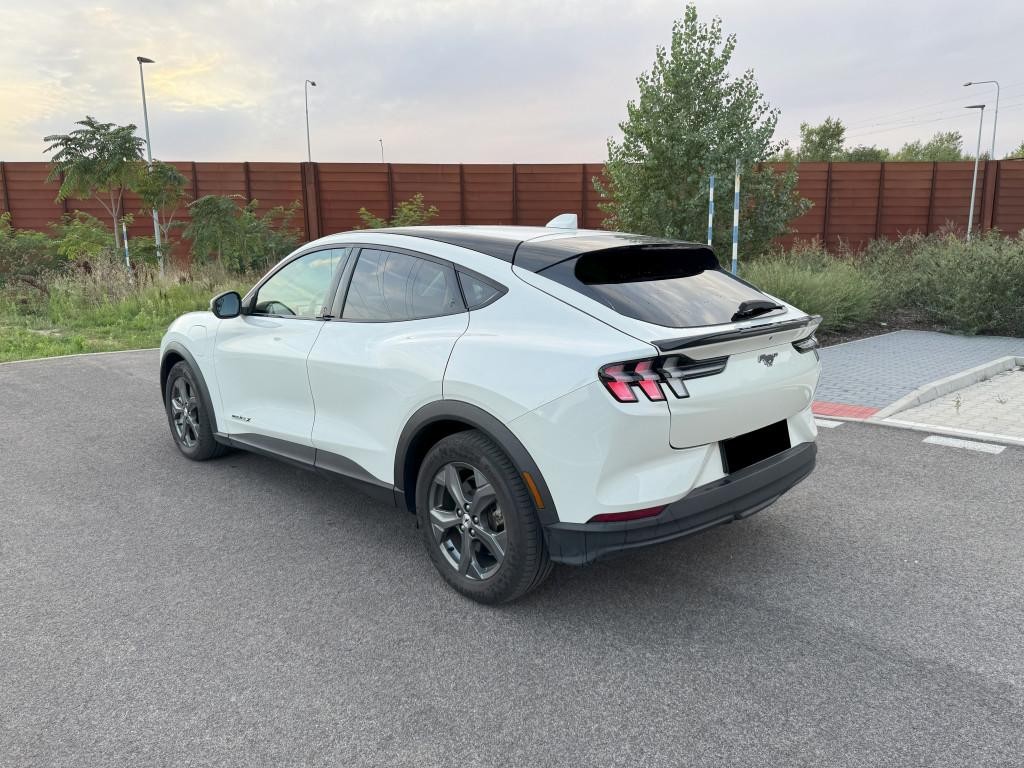 Ford Mustang Mach-E RWD 221kw 98.7kwh v zaruke