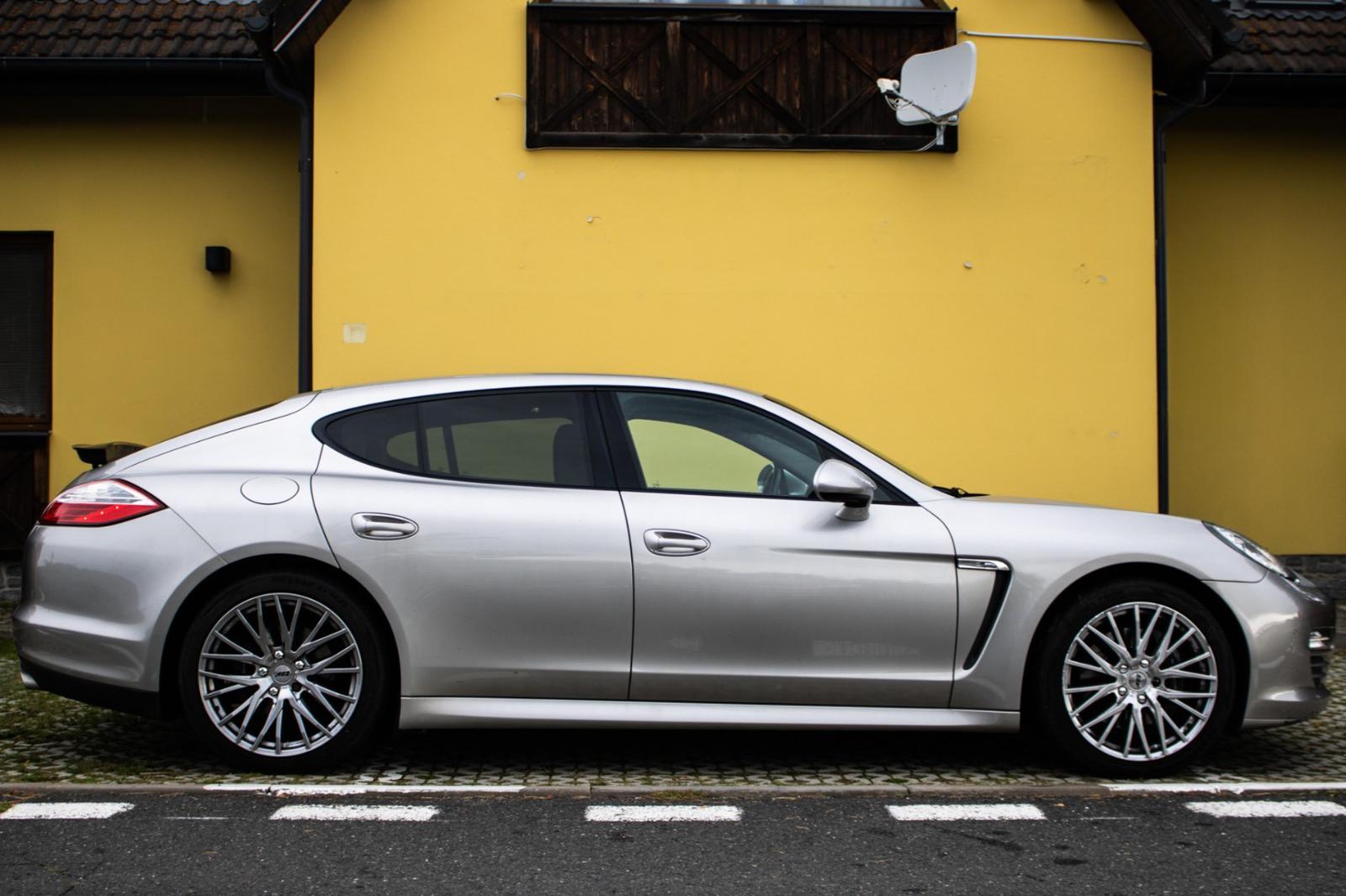 Porsche Panamera 4s