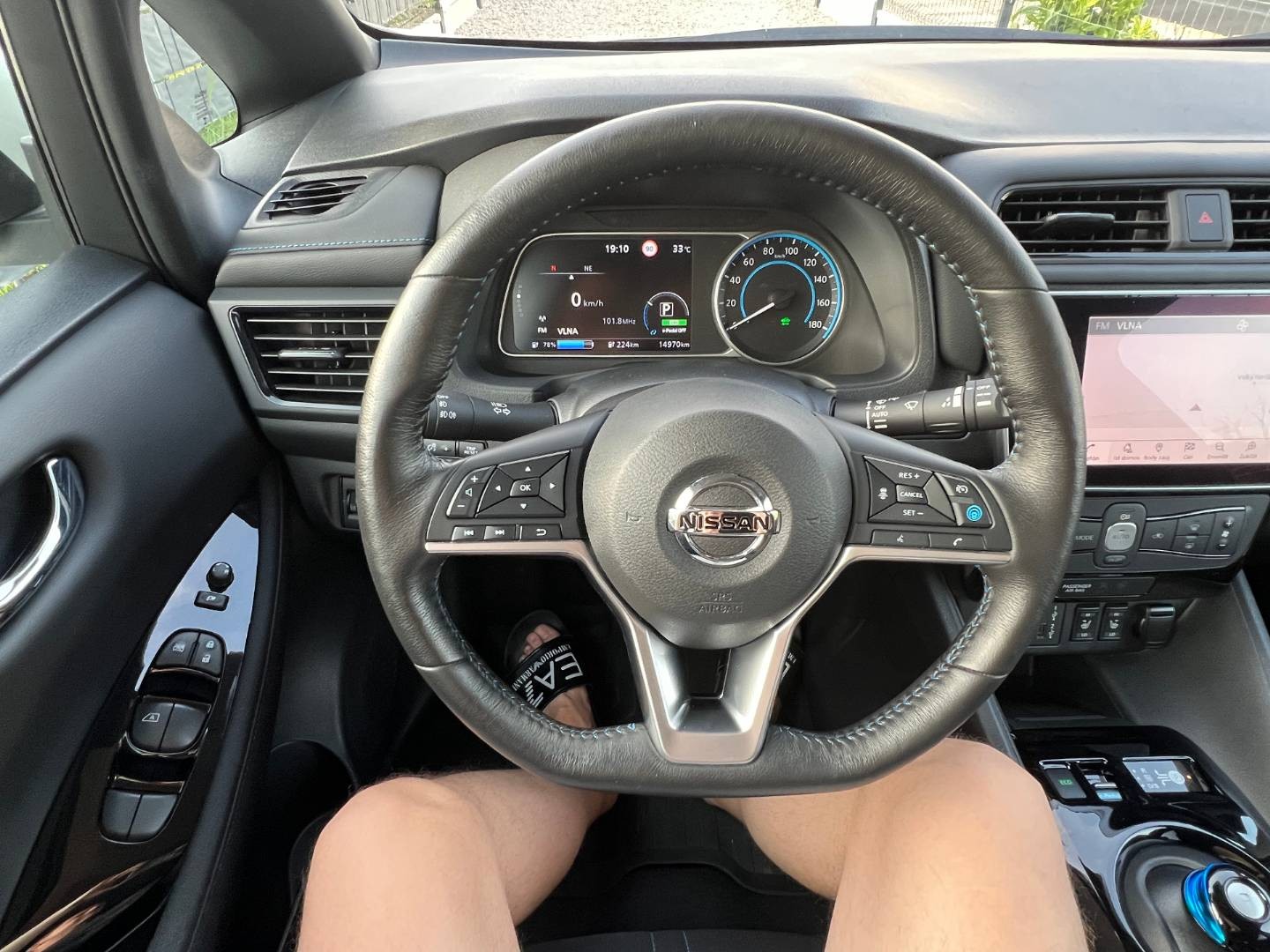 Nissan Leaf N-Connecta 40KWH V ZÁRUKE 360 STUPŇOVÁ KAMERA