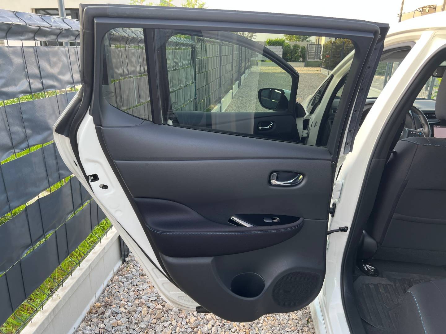 Nissan Leaf N-Connecta 40KWH V ZÁRUKE 360 STUPŇOVÁ KAMERA