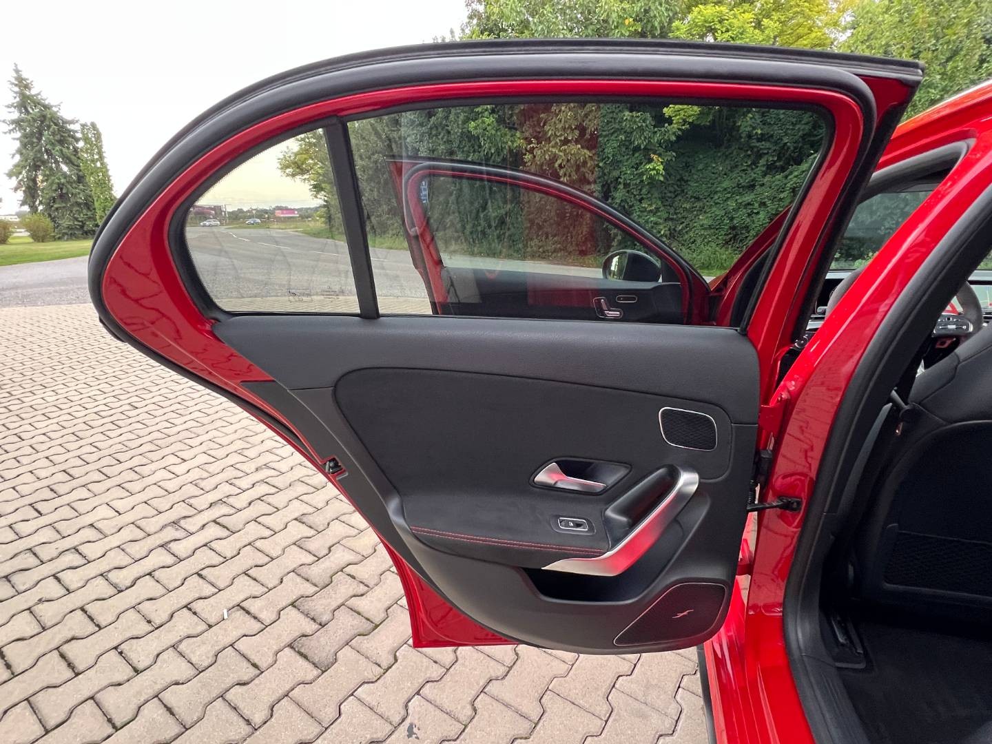Mercedes-Benz A trieda 200 AMG LINE 163 PS