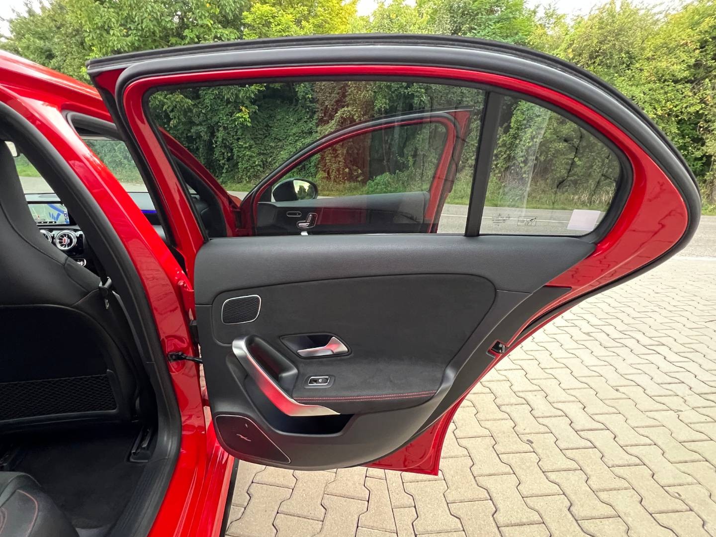 Mercedes-Benz A trieda 200 AMG LINE 163 PS