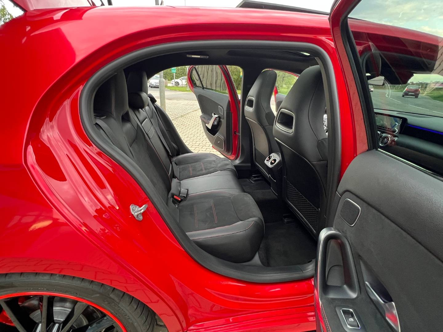 Mercedes-Benz A trieda 200 AMG LINE 163 PS