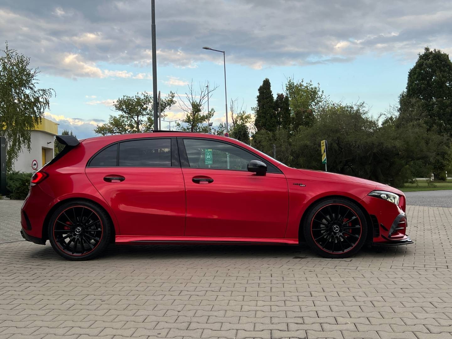 Mercedes-Benz A trieda 200 AMG LINE 163 PS