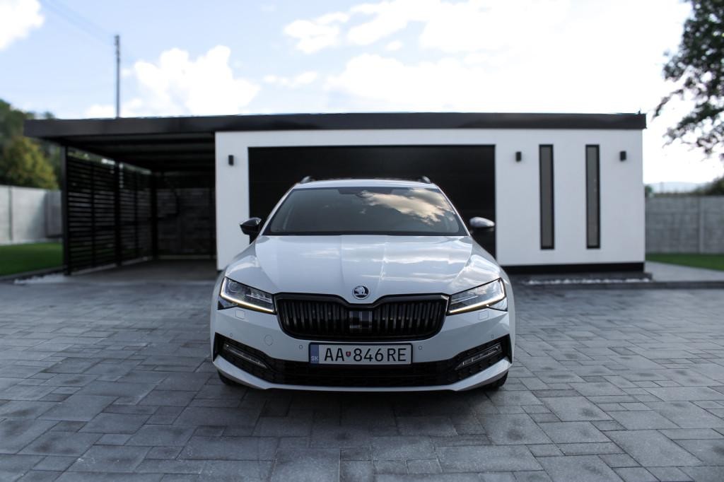 Škoda Superb Combi 2.0 TDI SCR Sportline 4x4 DSG