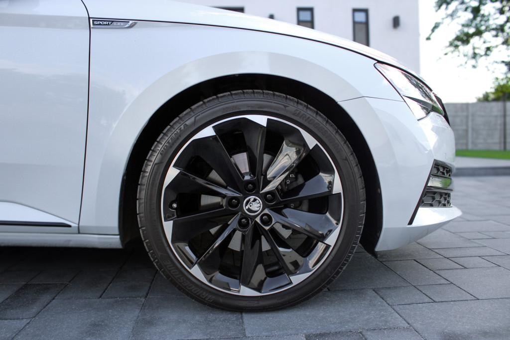 Škoda Superb Combi 2.0 TDI SCR Sportline 4x4 DSG
