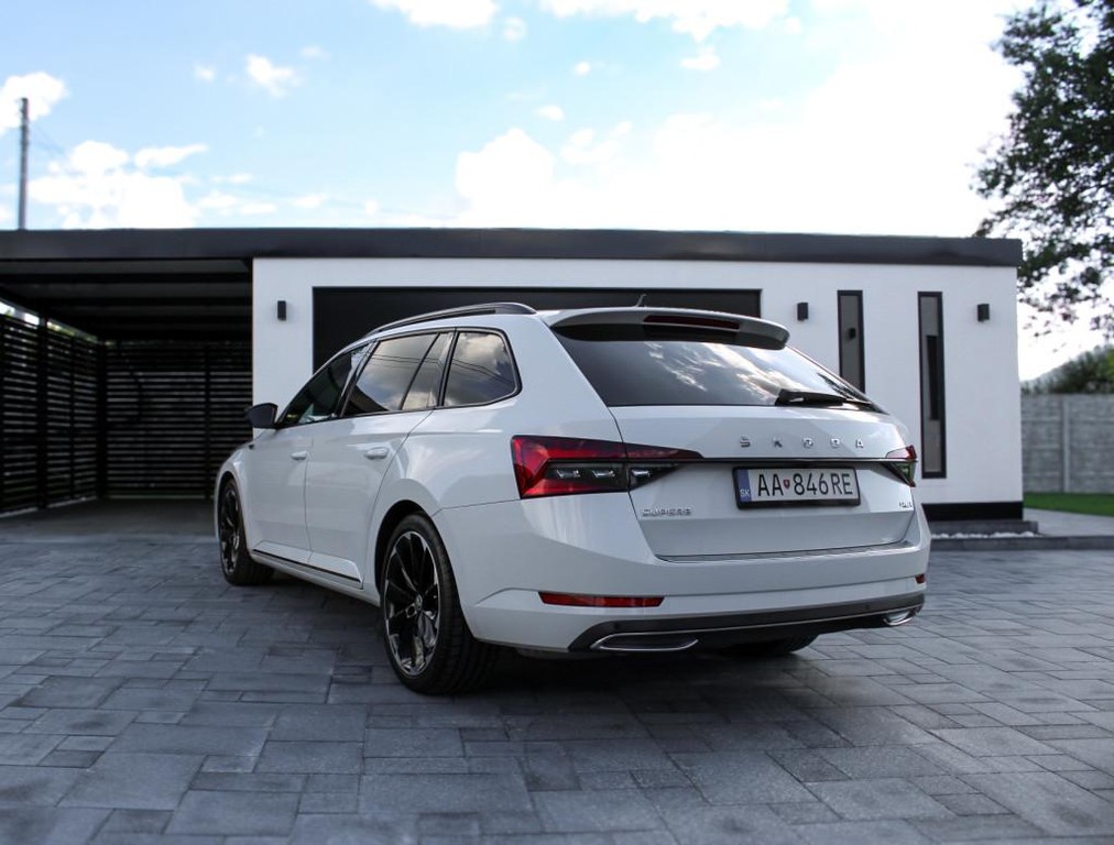 Škoda Superb Combi 2.0 TDI SCR Sportline 4x4 DSG