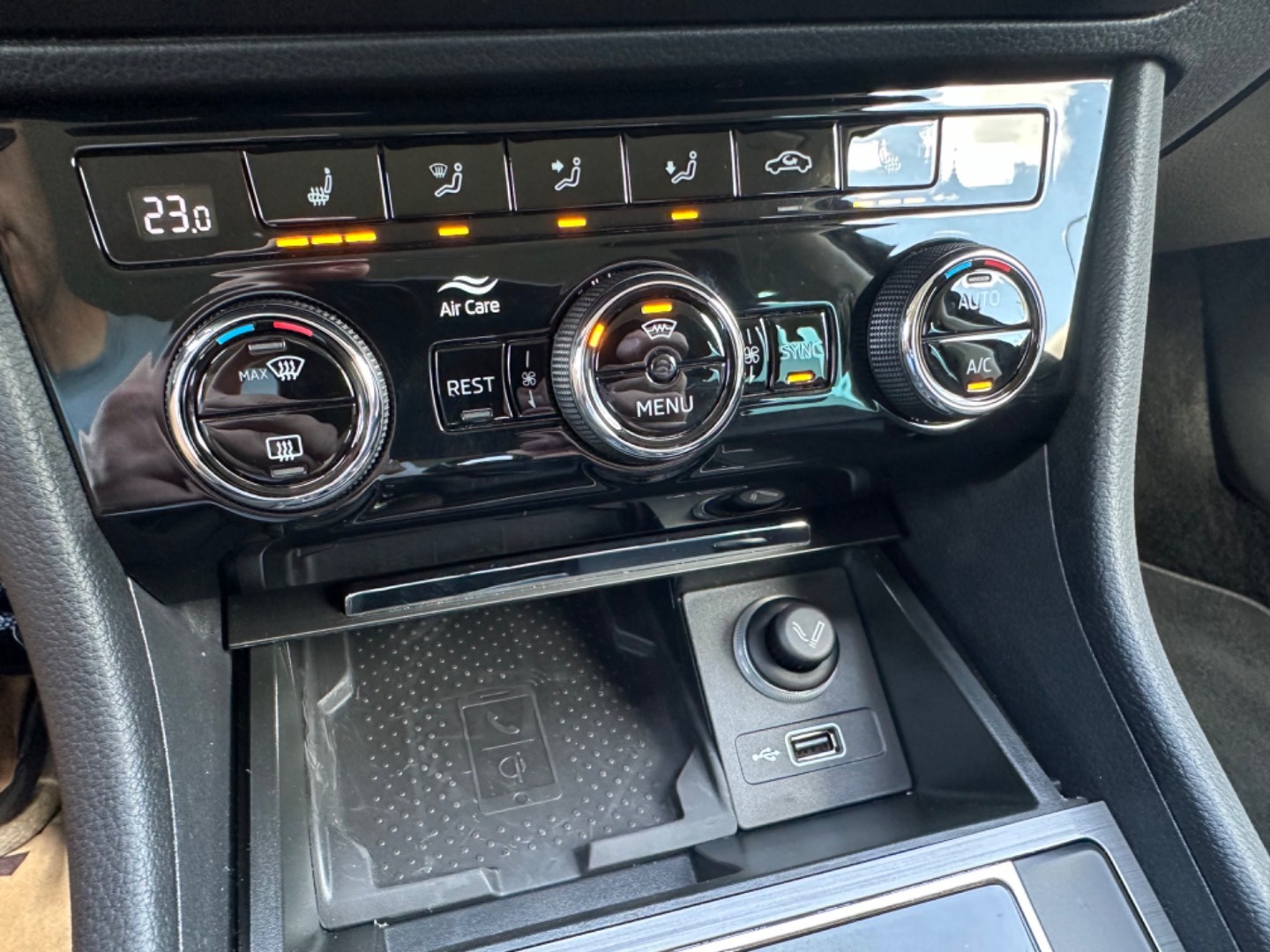 Škoda Superb Combi 1.6 Tdi DSG LED Columbus Kamera
