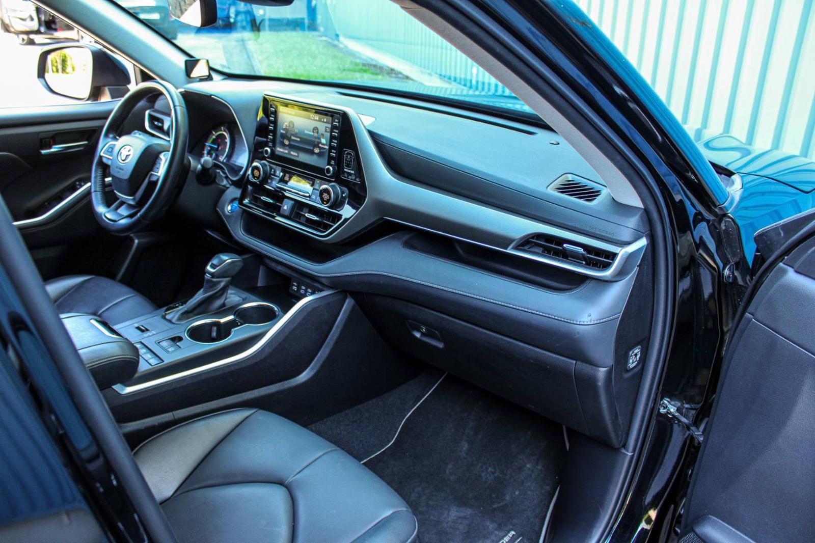 Toyota Highlander 2.5 Hybrid Dynamic Force Comfort AWD e-CVT