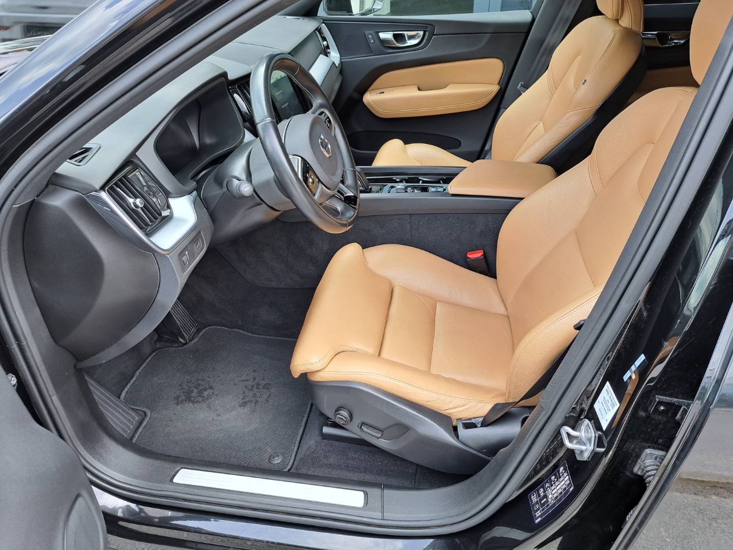 Volvo XC60 B4 Momentum AWD A/T