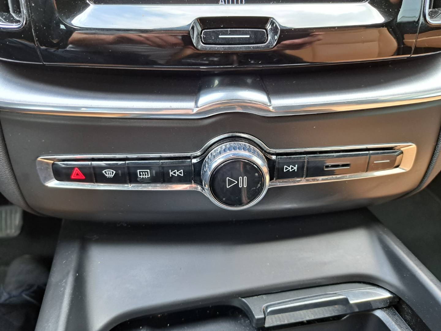 Volvo XC60 B4 Momentum AWD A/T