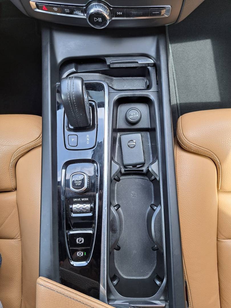 Volvo XC60 B4 Momentum AWD A/T