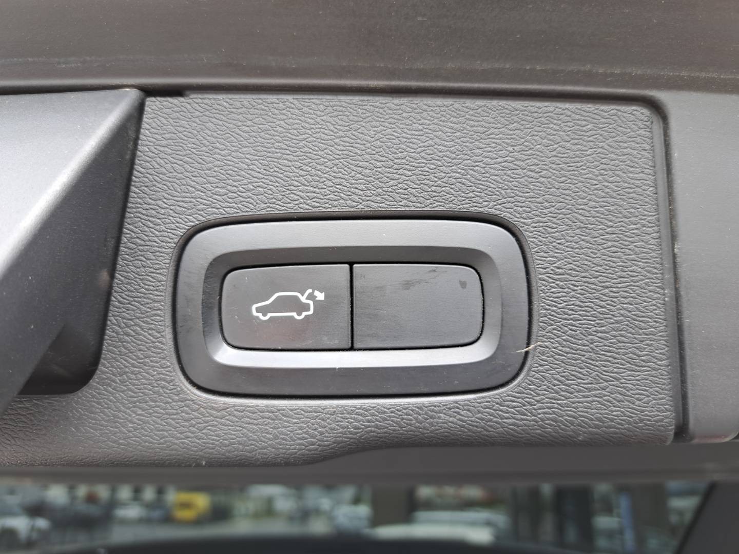Volvo XC60 B4 Momentum AWD A/T