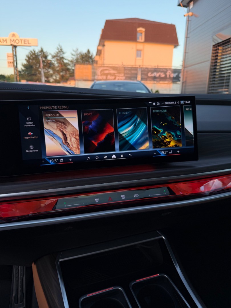 BMW Rad 7 740d mHEV x-Drive A/T Individual Edition SK ŠPZ