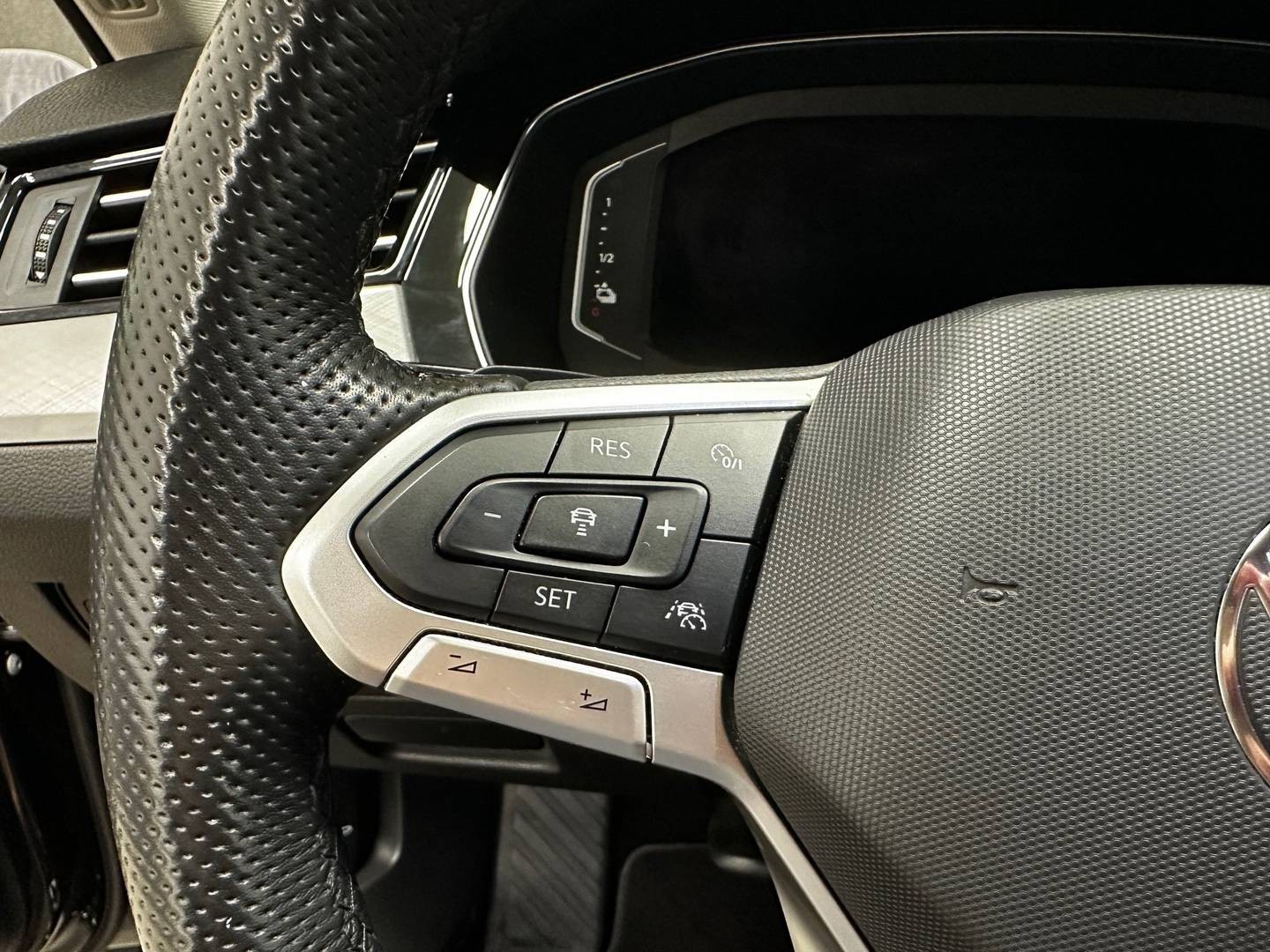 Volkswagen Passat Variant 1.4 TSI 160kw GTE MATRIX FULL LED, Virtuál, Masáž, Webasto, ACC