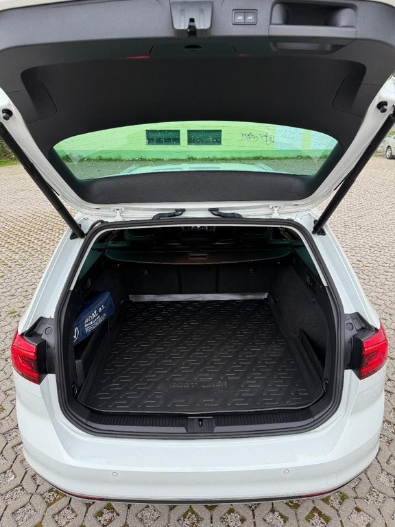 Volkswagen Passat Variant 2.0 TDI EVO Business DSG Kupene v SR