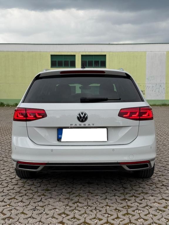 Volkswagen Passat Variant 2.0 TDI EVO Business DSG Kupene v SR