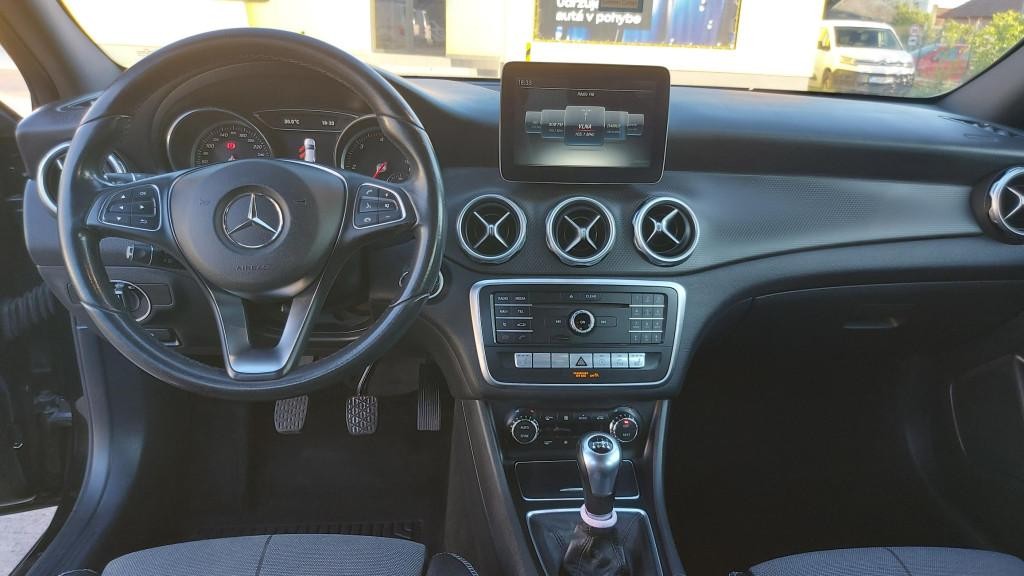 Mercedes GLA trieda SUV/Combi 80kw Manuál