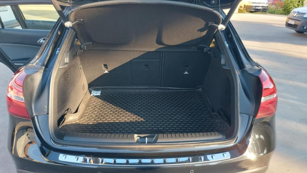 Mercedes GLA trieda SUV/Combi 80kw Manuál