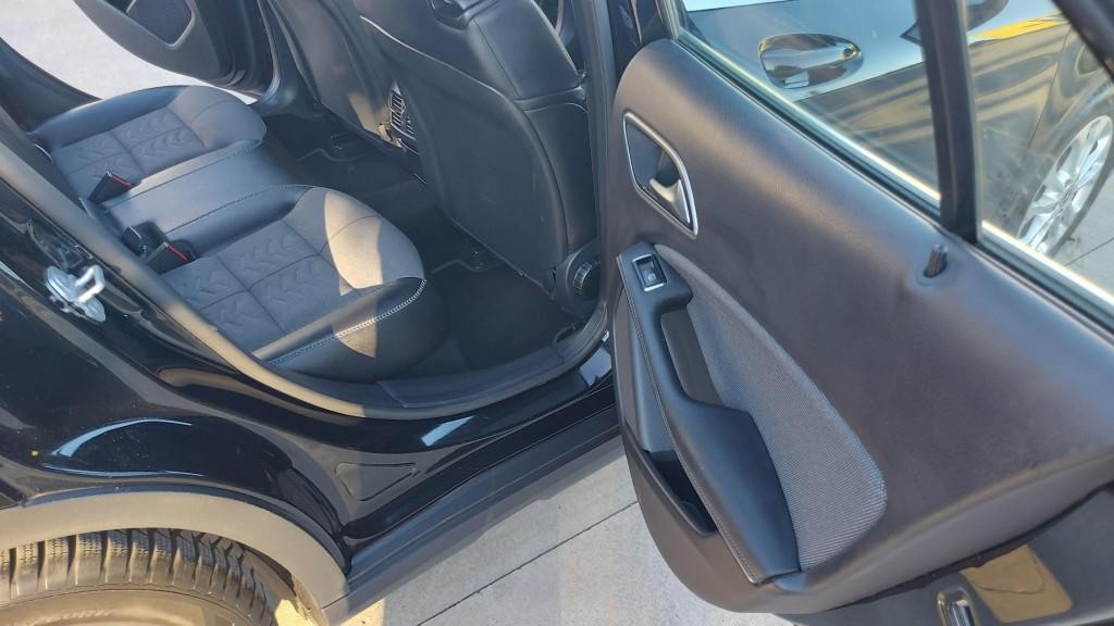 Mercedes GLA trieda SUV/Combi 80kw Manuál