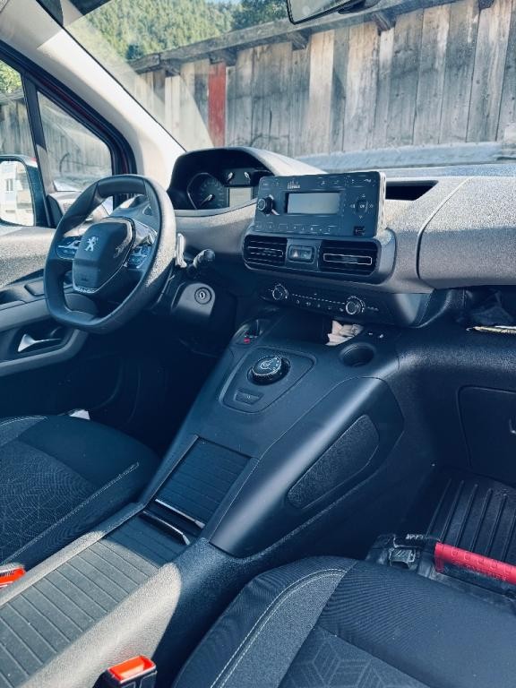 Peugeot Rifter 1.5 BlueHDi 96 kW. Active. 2019. 110 000. A/T