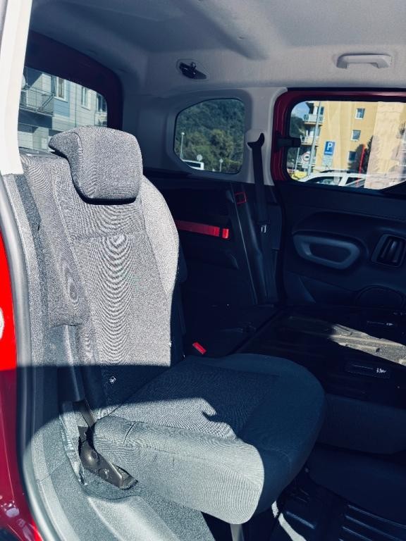 Peugeot Rifter 1.5 BlueHDi 96 kW. Active. 2019. 110 000. A/T