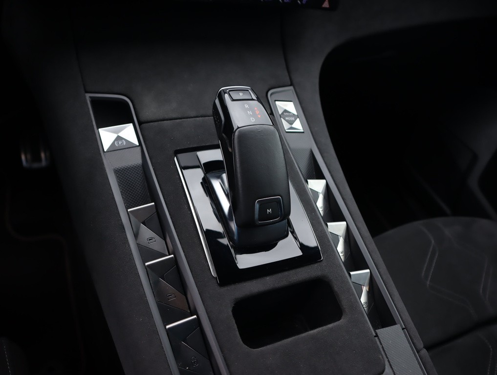 Citroen 7 Crossback Performance Line 2.0 BlueHDI vykonny motor, ojedinela vybava