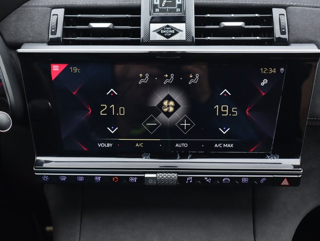 Citroen 7 Crossback Performance Line 2.0 BlueHDI vykonny motor, ojedinela vybava