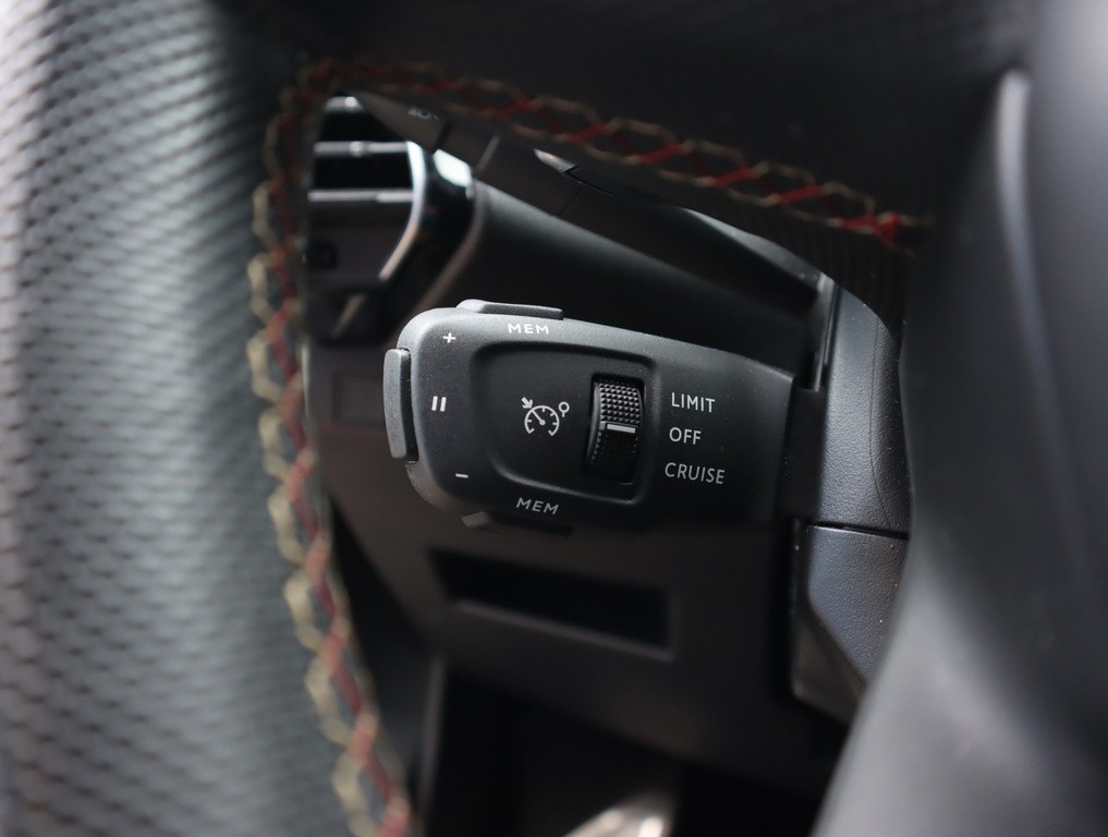 Citroen 7 Crossback Performance Line 2.0 BlueHDI vykonny motor, ojedinela vybava