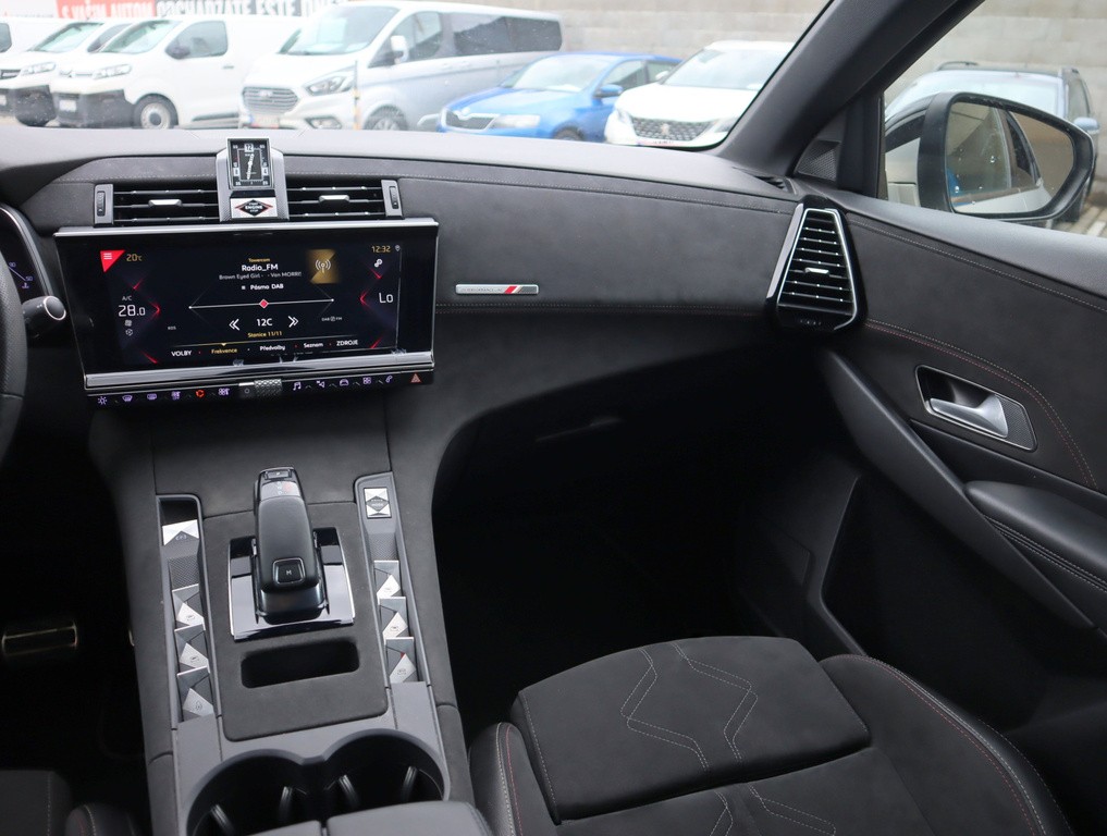 Citroen 7 Crossback Performance Line 2.0 BlueHDI vykonny motor, ojedinela vybava