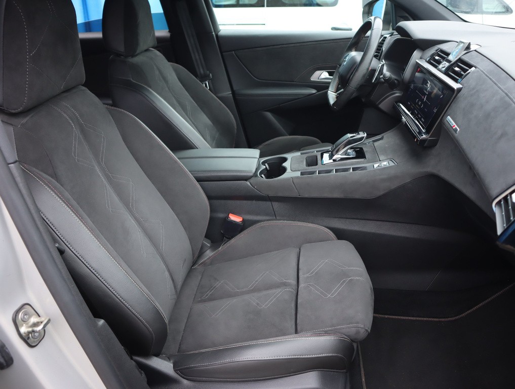 Citroen 7 Crossback Performance Line 2.0 BlueHDI vykonny motor, ojedinela vybava