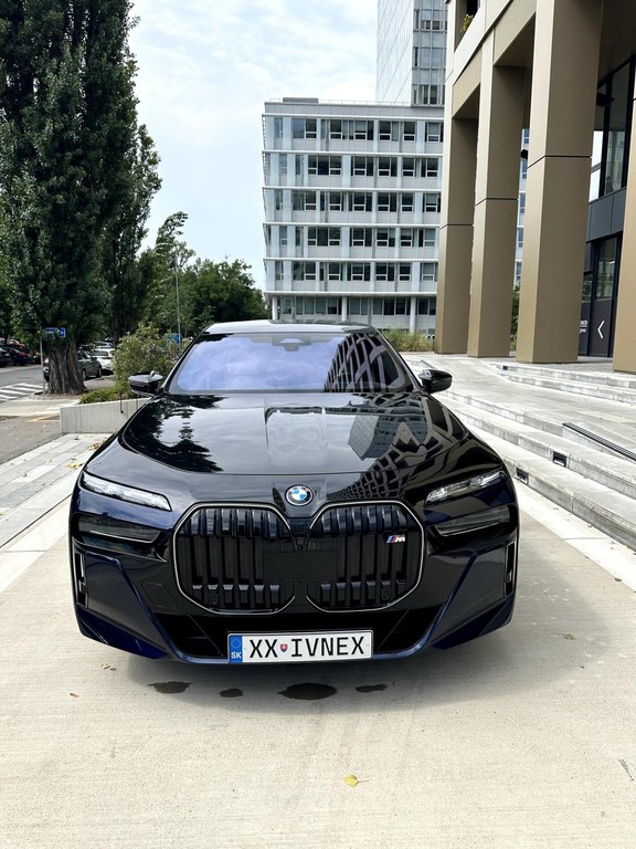 BMW rad 7 M760e xDrive A/T