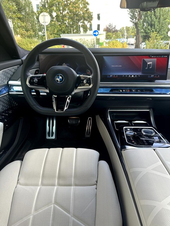 BMW rad 7 M760e xDrive A/T