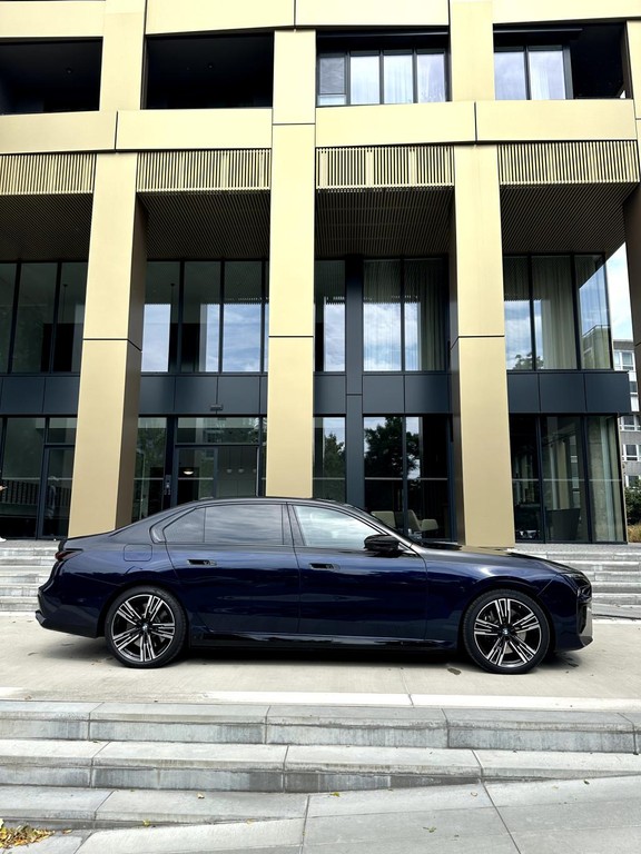 BMW rad 7 M760e xDrive A/T