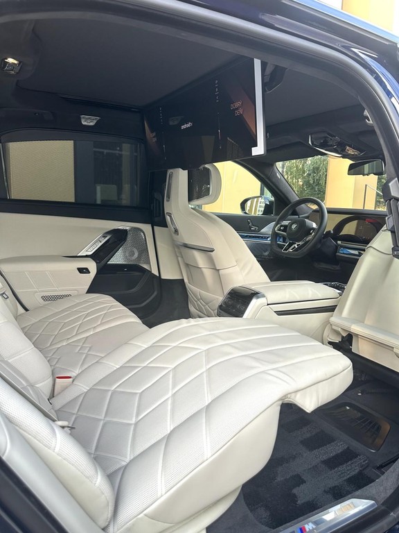 BMW rad 7 M760e xDrive A/T