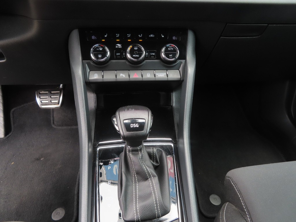Skoda Karoq Sportline 1.6 TDI ŠKODA KAROQ SPOTLINE S DSG