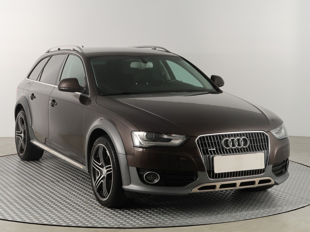 Audi A4 Allroad 2.0 TDI Xenóny, Bi-Xenóny, Vyhř. sedaček