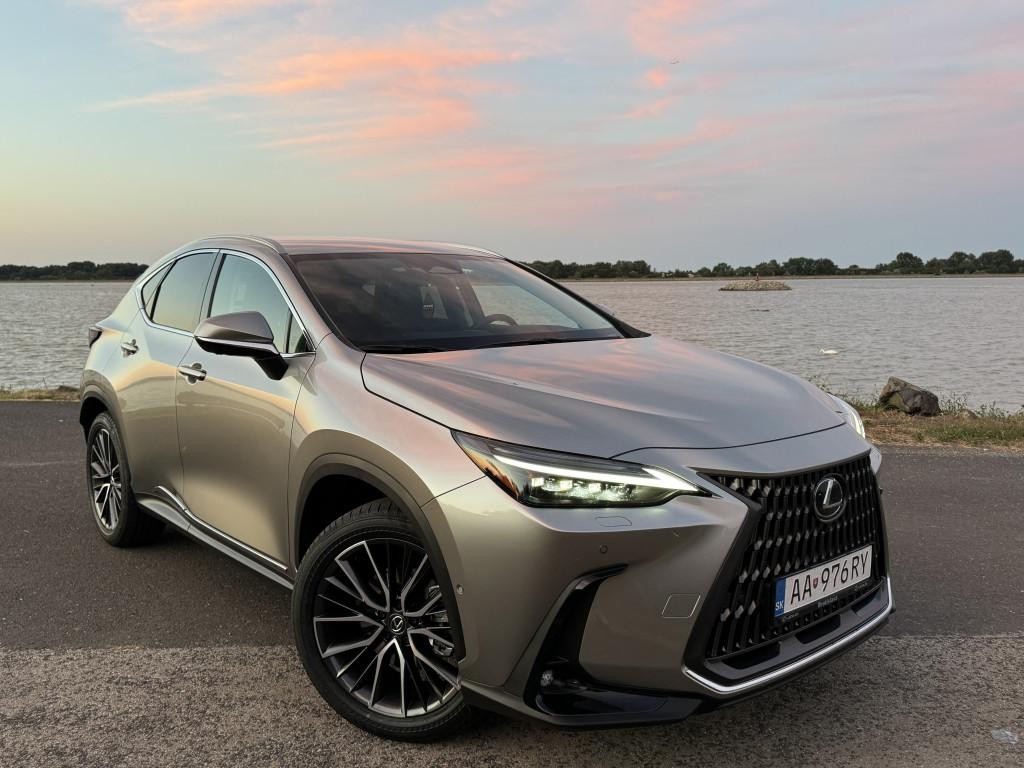 Lexus NX LEXUS NX - najvyššia výbava LUXURY - kúpené v SR -