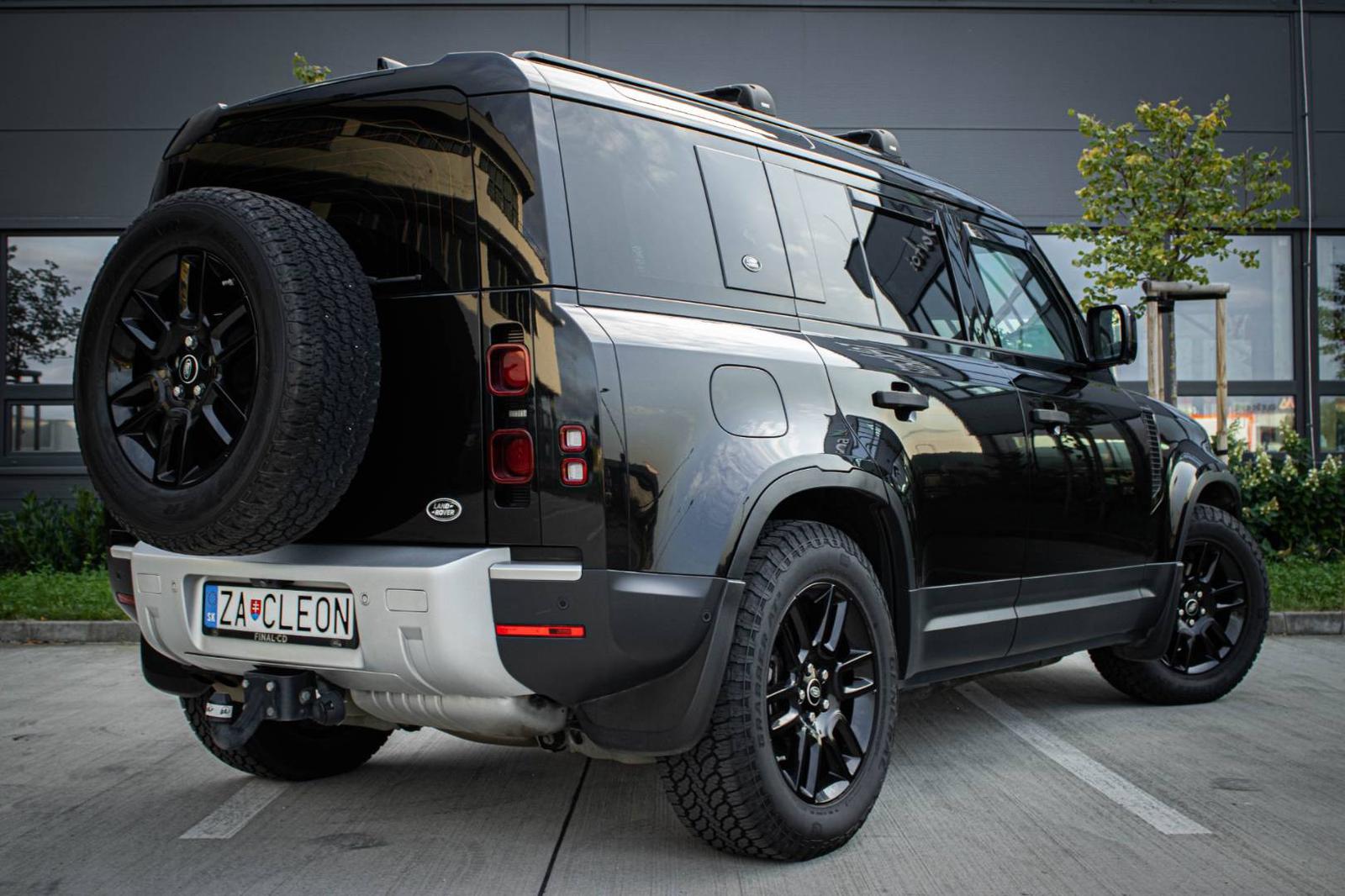 Land Rover Defender 2.0D 4x4 / SVK / 1.M / AJ NA SPLÁTKY